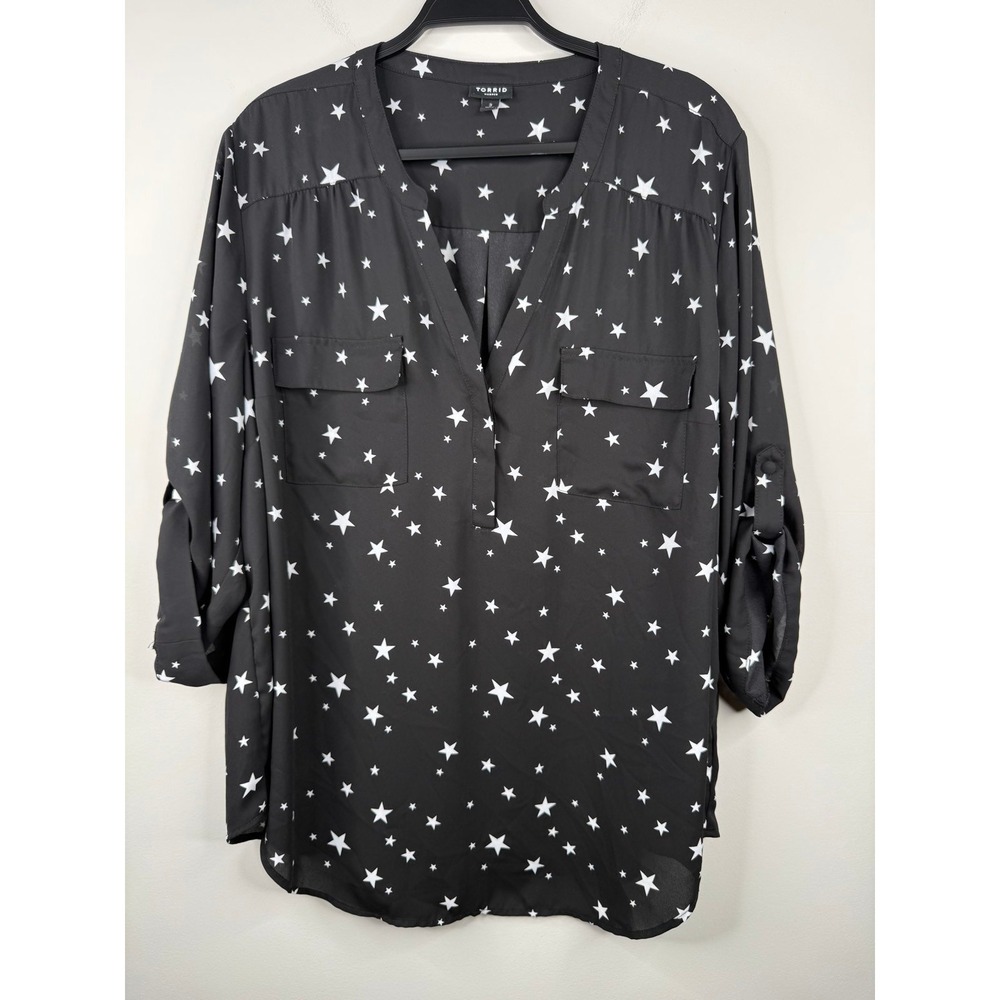 Torrid Harper Womens 3X Plus Size Blouse Black Star Print 3/4 Roll Tab Sleeve